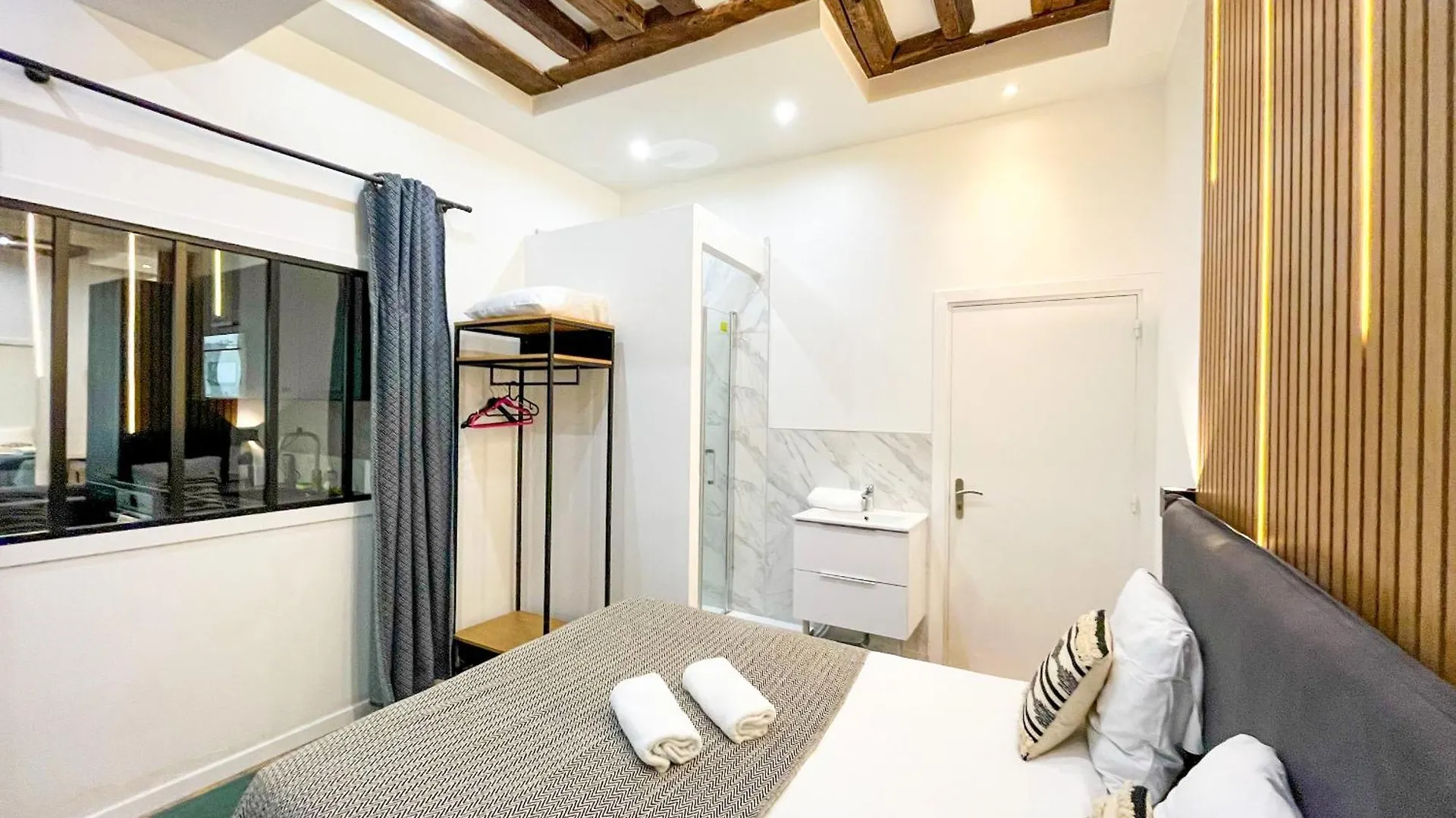 Urban Flat 67 - Spacious Parisian Flat In Paris France