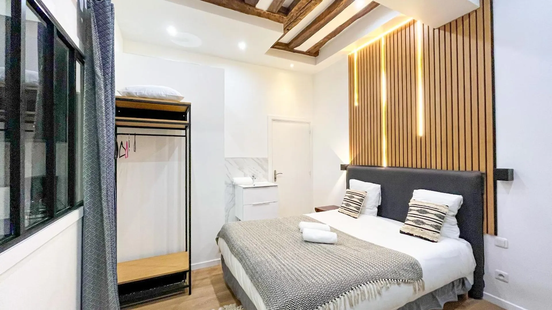 Urban Flat 67 - Spacious Parisian Flat In Paris 0*,  France
