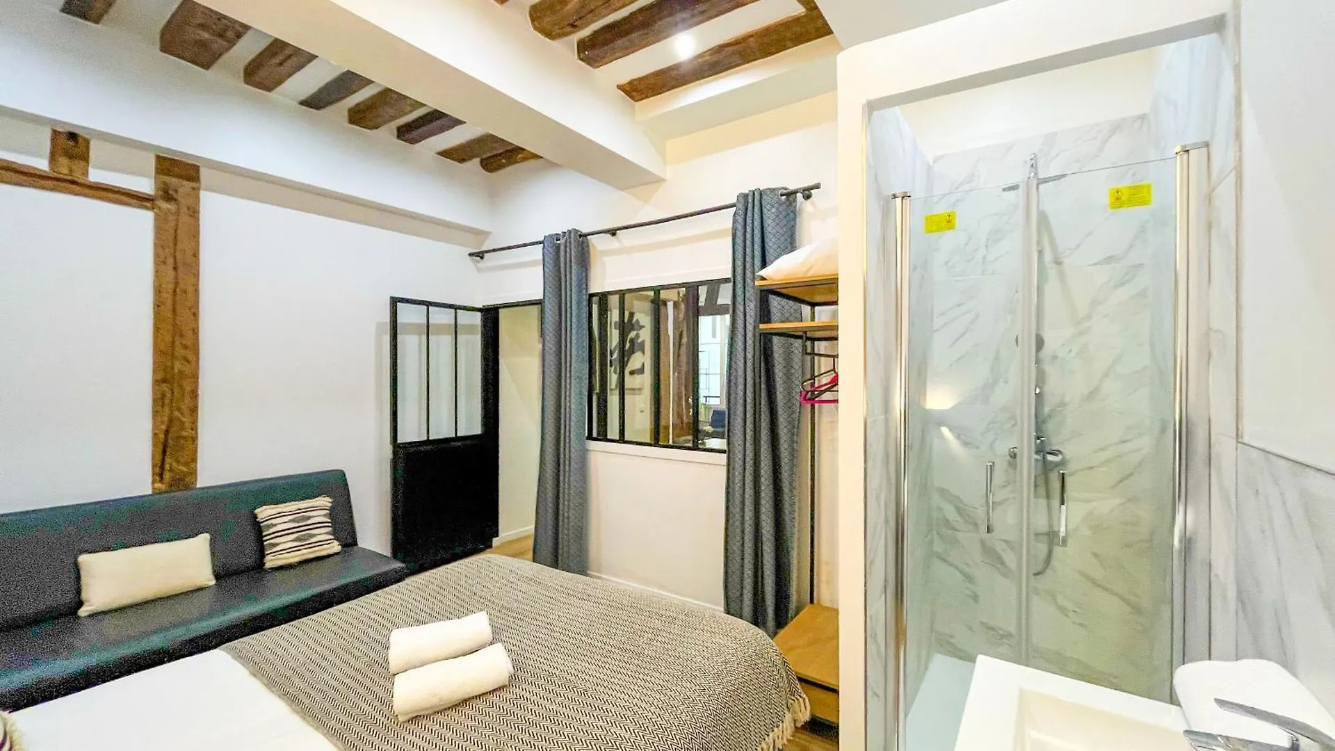 Urban Flat 67 - Spacious Parisian Flat In Paris 0*,