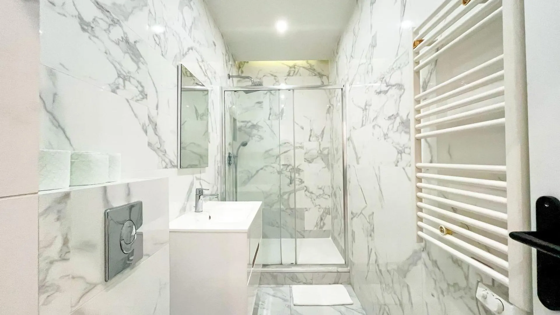 Urban Flat 67 - Spacious Parisian Flat In Paris France