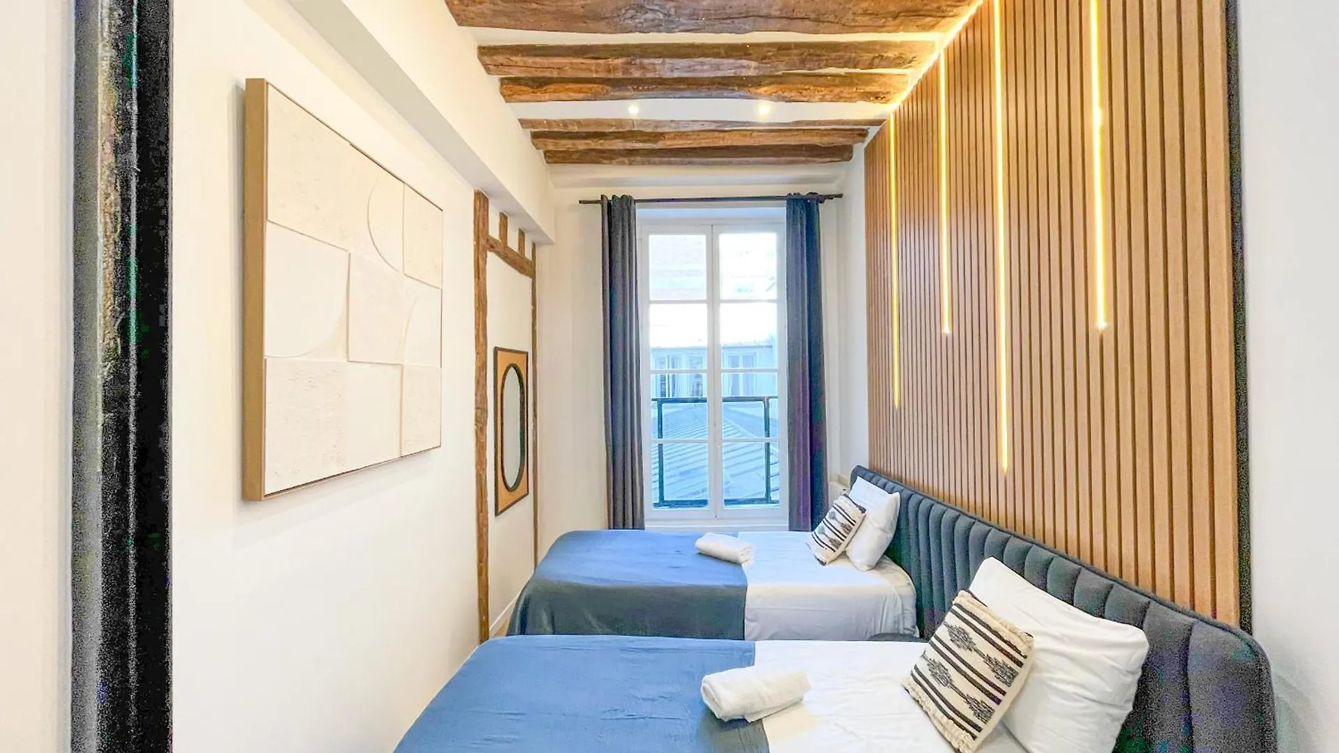 Urban Flat 67 - Spacious Parisian Flat In Paris