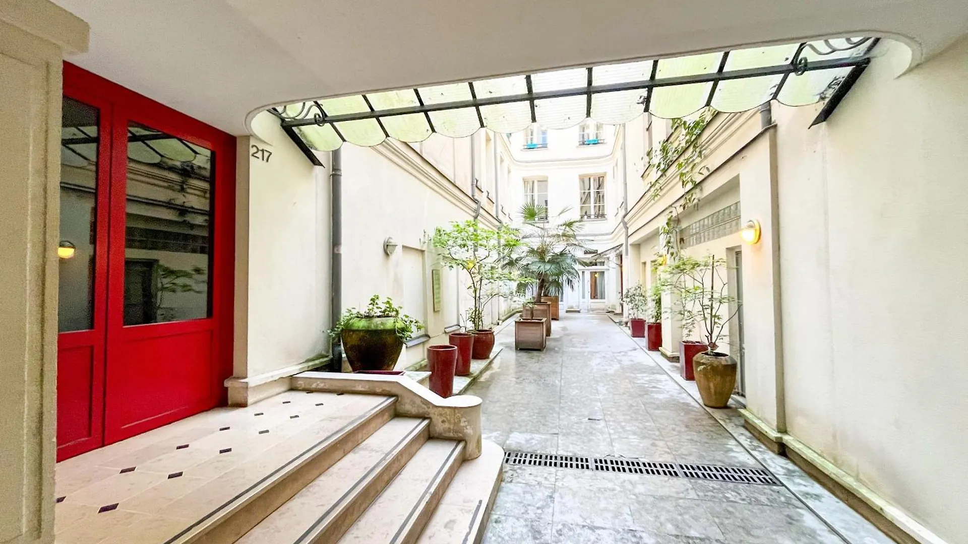 Urban Flat 67 - Spacious Parisian Flat In Paris 0*,
