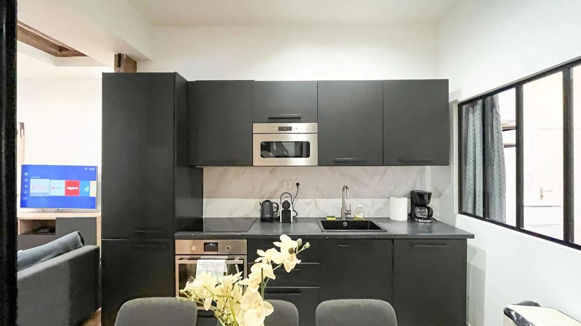 Urban Flat 67 - Spacious Parisian Flat In Paris