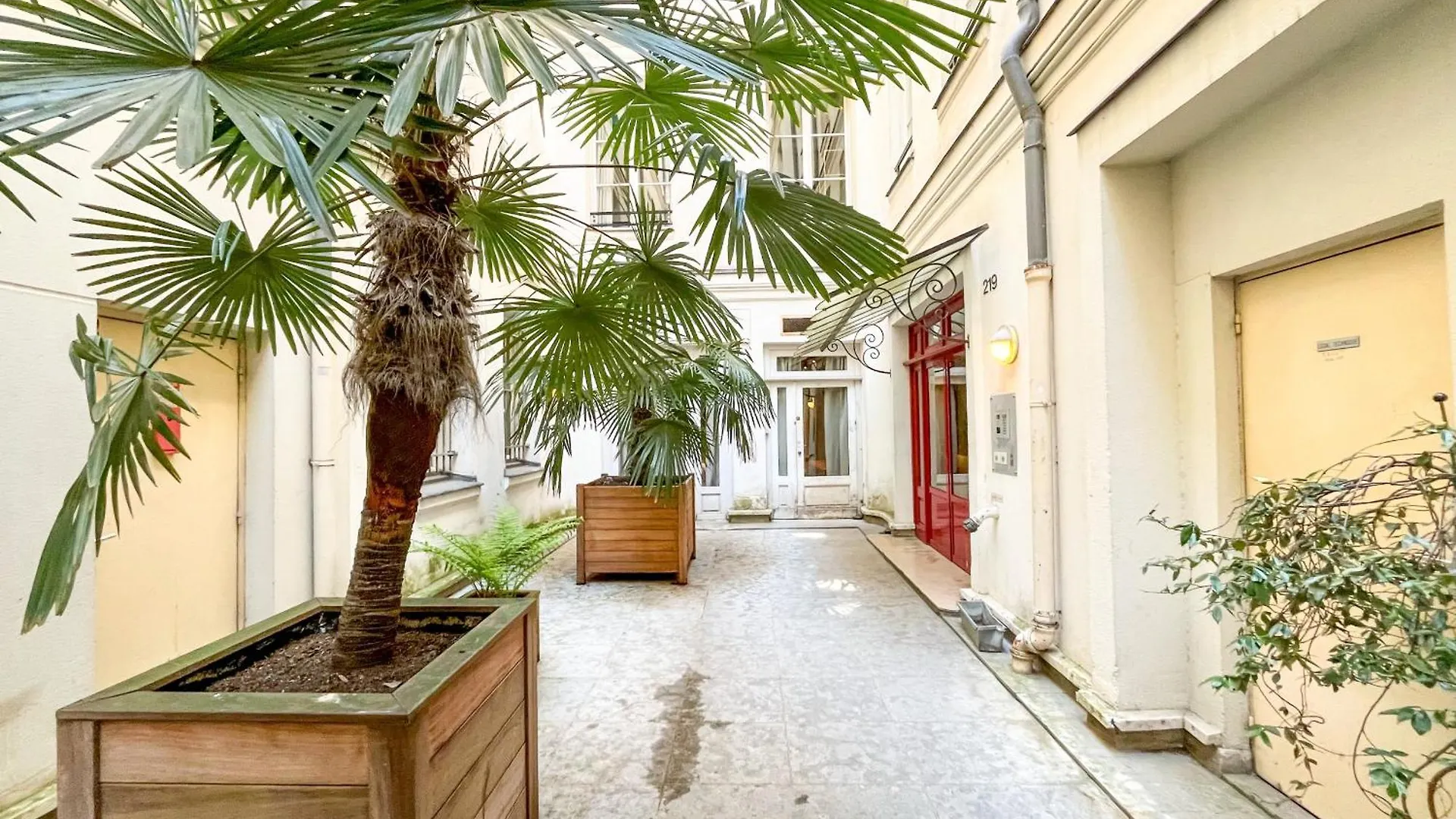 Urban Flat 67 - Spacious Parisian Flat In Paris France